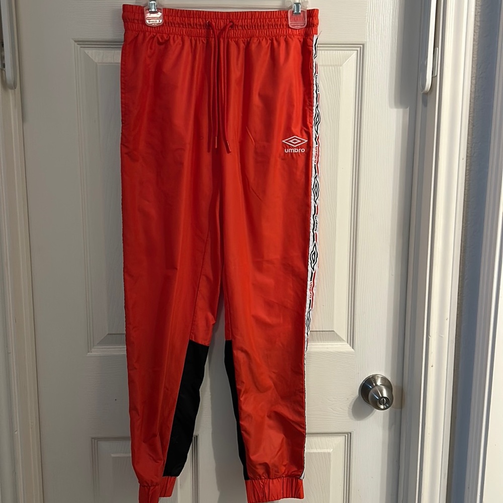 Umbro Women’s logo Joggers/ Track Pants/ XS/ Pink and Black Block/‎ Pockets